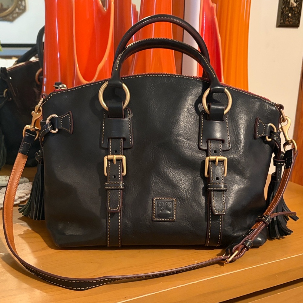 Dooney & Bourke Black Leather Satchel Bag Excellent Condition